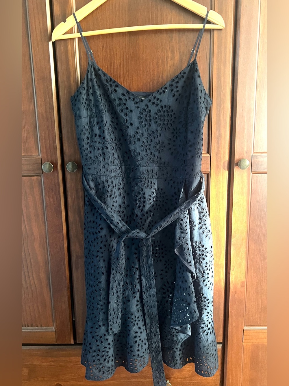 Banana Republic Eyelet Wrap Dress Ruffle Mini Navy Blue Size 4 - Picture 2 of 8
